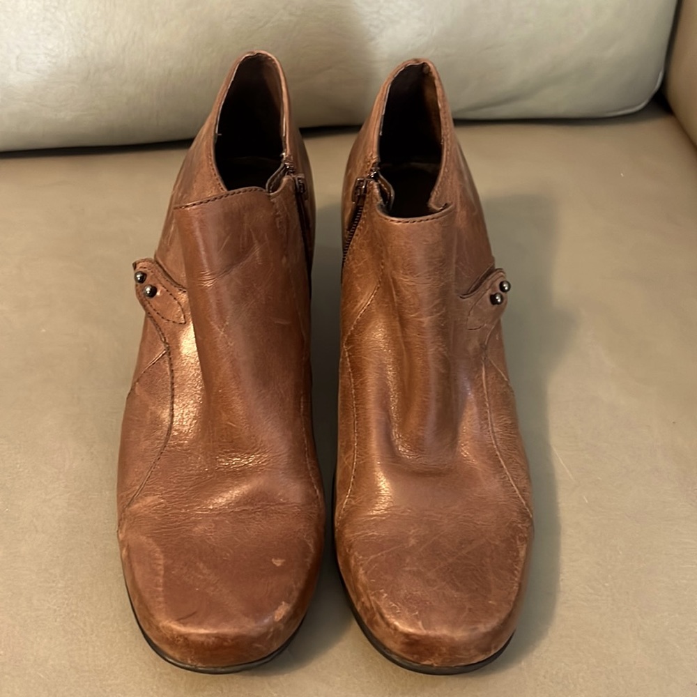 Medium brown short boots
